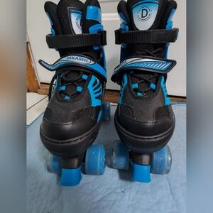 New without box Women's Roller Skates size large fits size 7-7.5